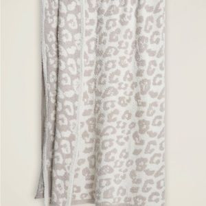Barefoot dreams cozy chic leopard print throw MINT!!! 🙌🏻❤️🙌🏻